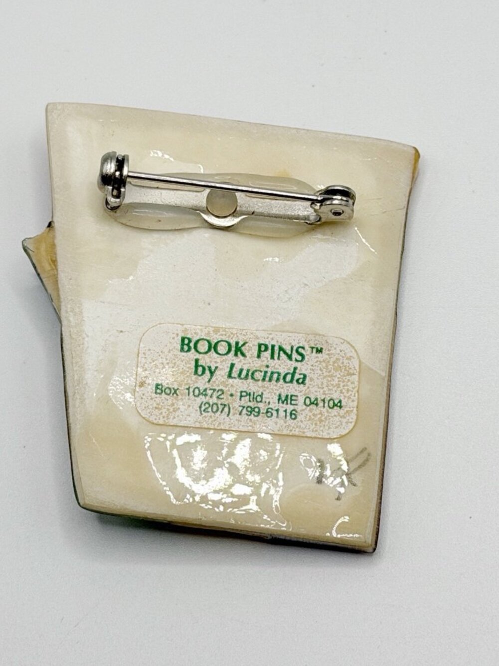 Lucinda Book Pin Mystery, Drama, Adventure Hearts‎ - Picture 3 of 3